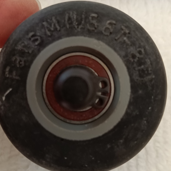 NEW Heelys Replacement Wheels Fats Medium Adult Size US 7-8/ EU 39 - Picture 3 of 3